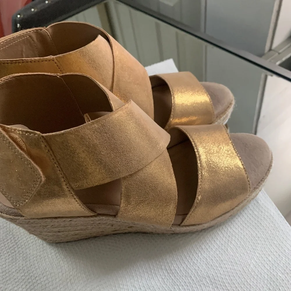 SOUL BY NATURALIZER GOLD ESPADRILLE WEDGES SIZE‎ 8